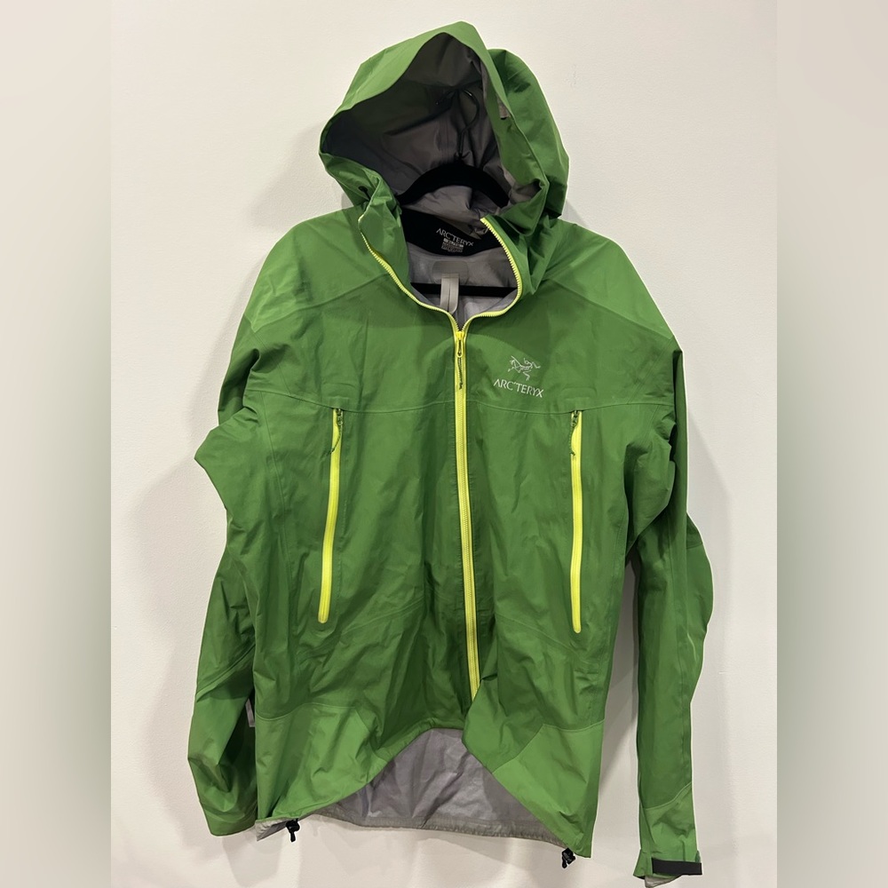 Arcteryx men’s green water proof shell.